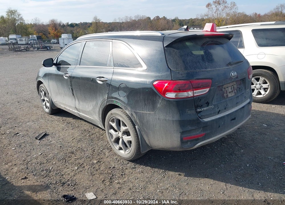 2016 KIA SORENTO 3.3L SX VIN: 5XYPKDA5XGG121018