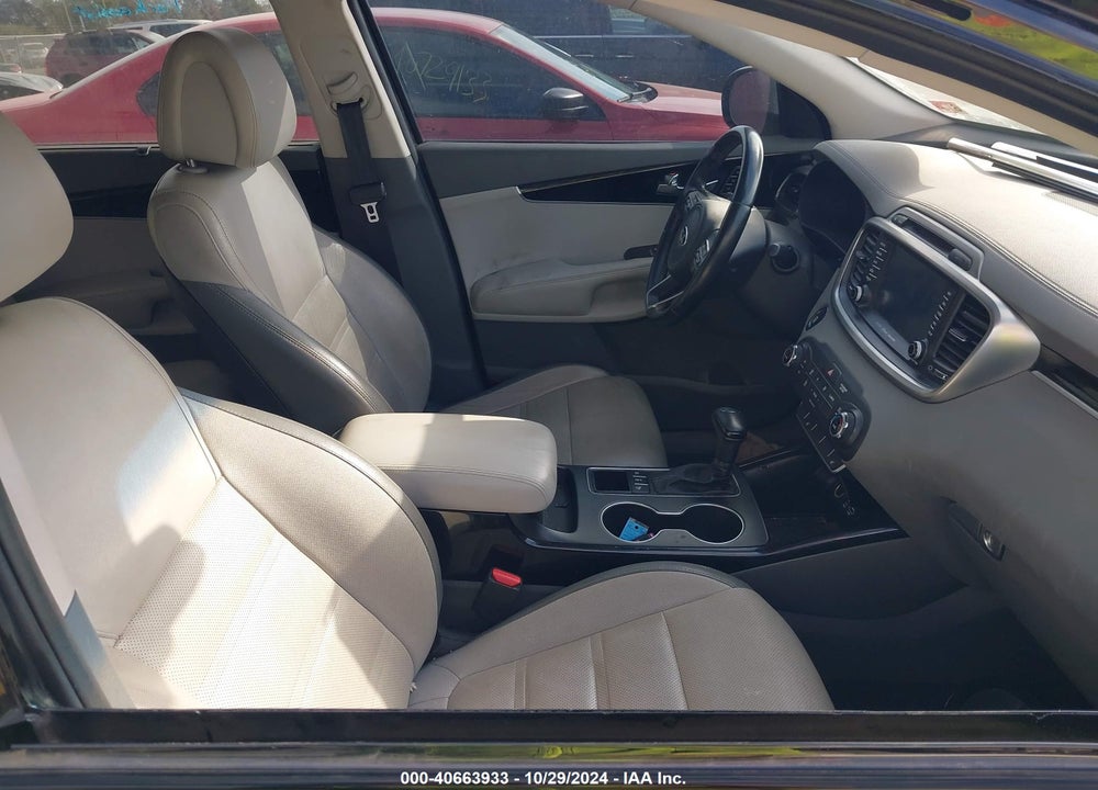 2016 KIA SORENTO 3.3L SX VIN: 5XYPKDA5XGG121018