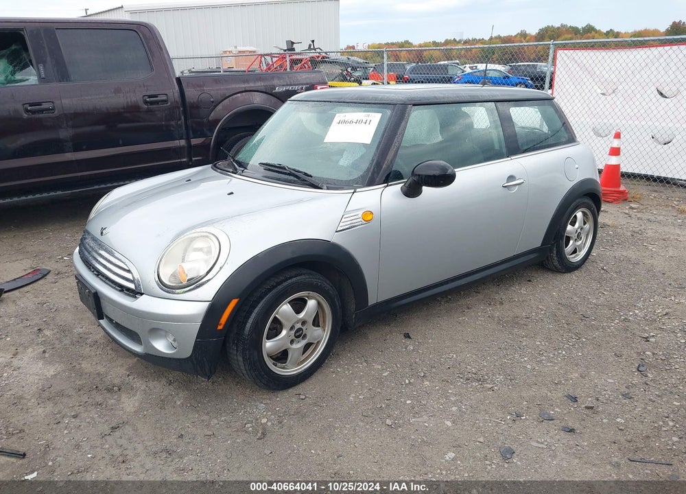 2009 MINI COOPER VIN: WMWMF33549TU74843