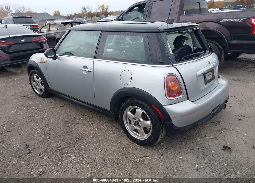 2009 MINI COOPER VIN: WMWMF33549TU74843