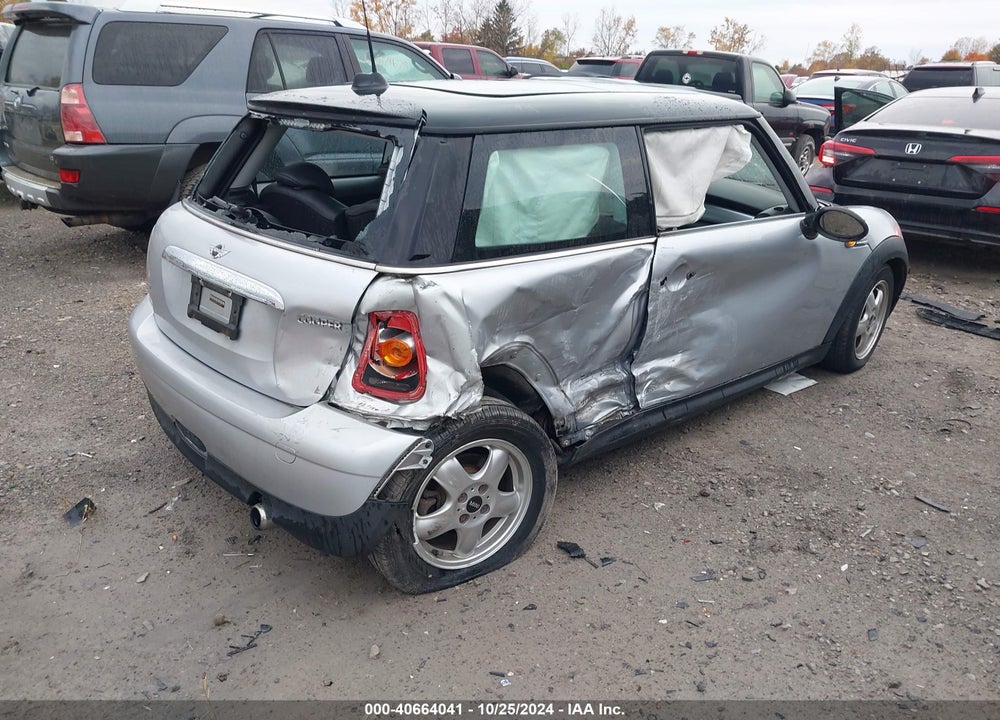 2009 MINI COOPER VIN: WMWMF33549TU74843