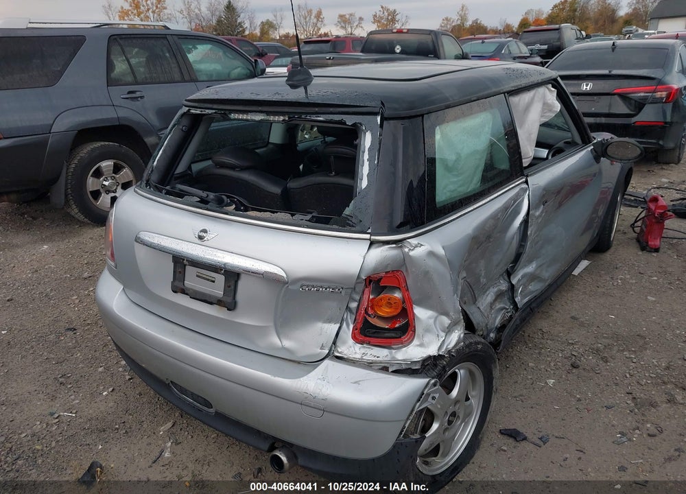 2009 MINI COOPER VIN: WMWMF33549TU74843