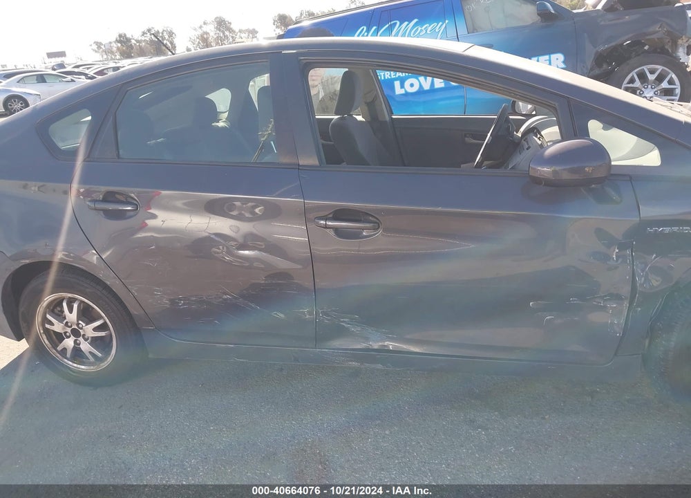 2011 TOYOTA PRIUS TWO VIN: JTDKN3DU9B1373947