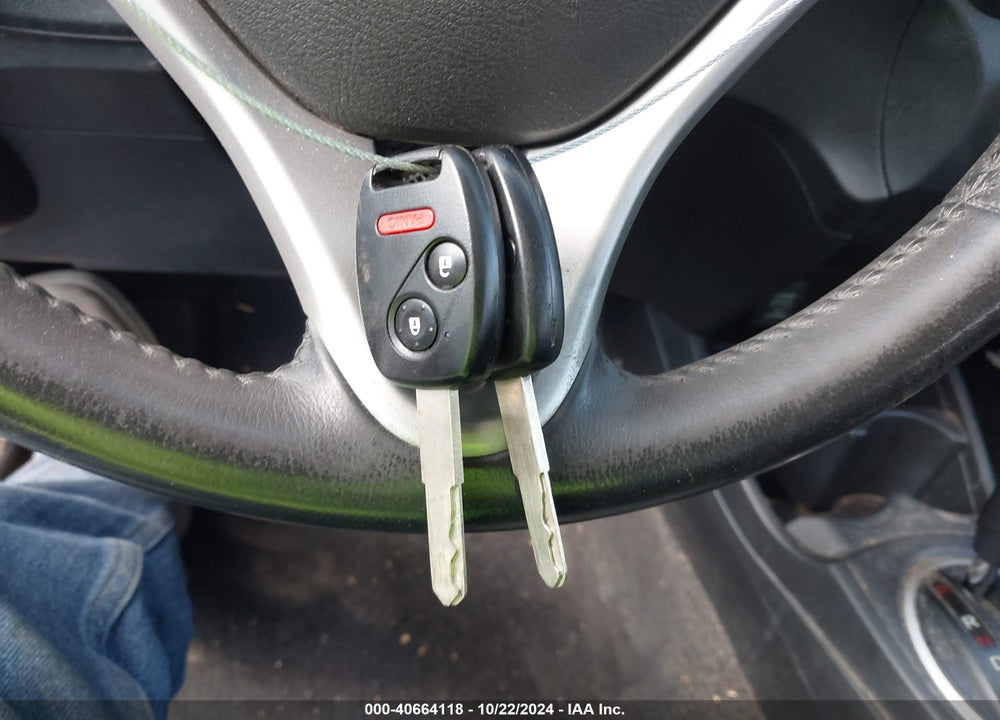 2013 HONDA FIT SPORT VIN: JHMGE8H52DC028108
