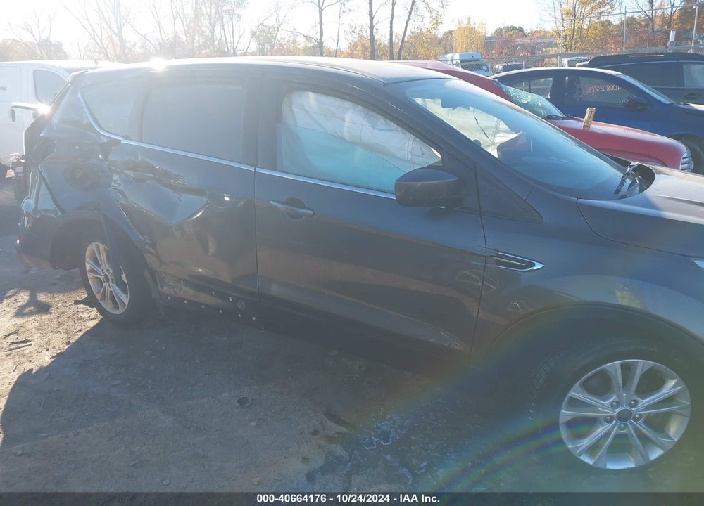 2017 FORD ESCAPE SE VIN: 1FMCU9G92HUB04287