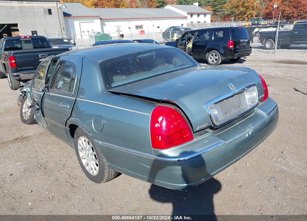 2006 LINCOLN TOWN CAR SIGNATURE VIN: 1LNHM81V26Y620676