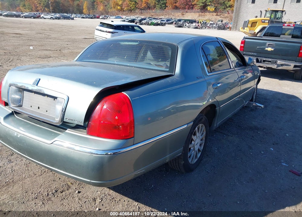 2006 LINCOLN TOWN CAR SIGNATURE VIN: 1LNHM81V26Y620676
