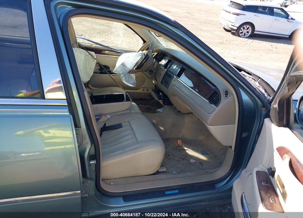 2006 LINCOLN TOWN CAR SIGNATURE VIN: 1LNHM81V26Y620676