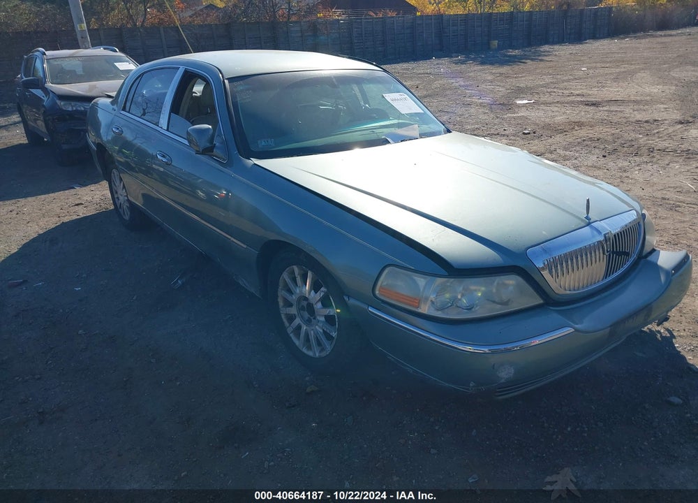 2006 LINCOLN TOWN CAR SIGNATURE VIN: 1LNHM81V26Y620676