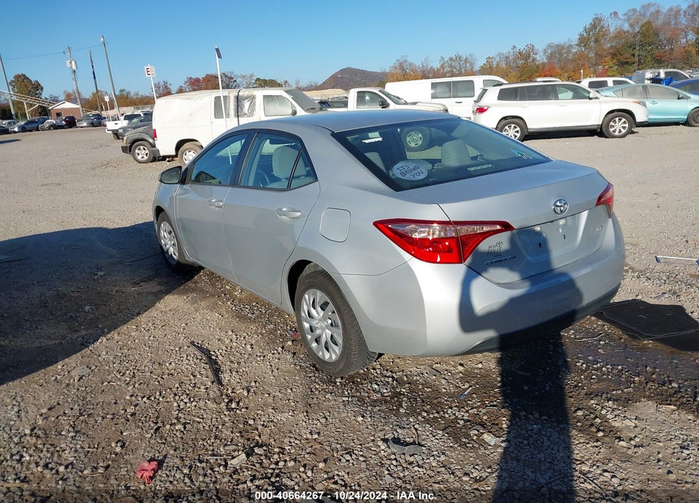 2018 TOYOTA COROLLA LE VIN: 5YFBURHE0JP847111
