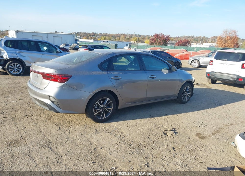 2024 KIA FORTE LXS VIN: 3KPF24AD4RE758196