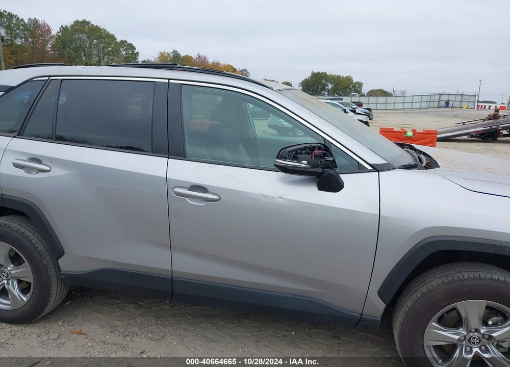 2024 TOYOTA RAV4 XLE VIN: 2T3W1RFV2RC270016