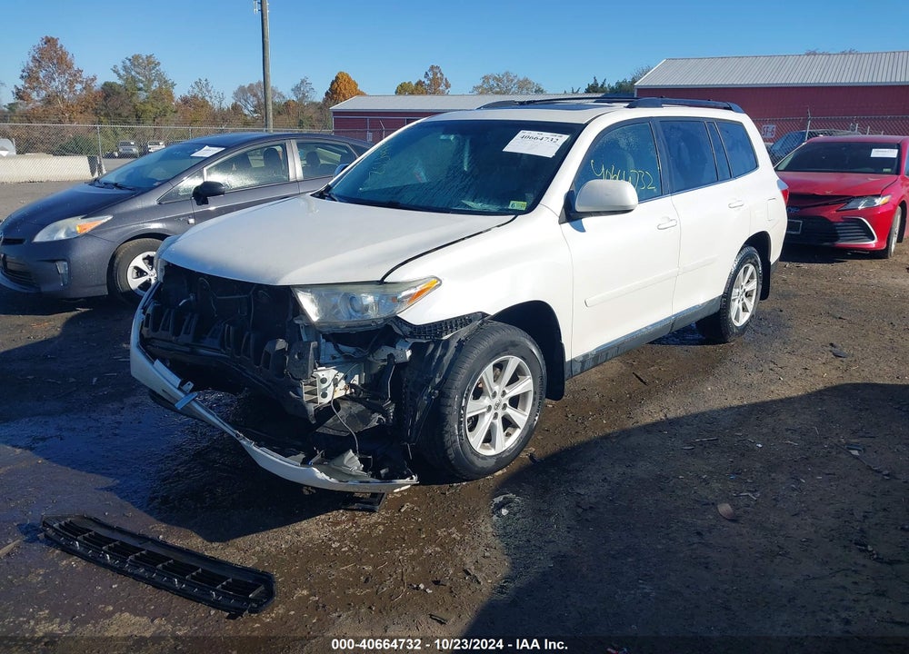 2013 TOYOTA HIGHLANDER PLUS/SE VIN: 5TDBK3EH4DS214057