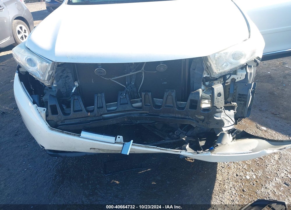 2013 TOYOTA HIGHLANDER PLUS/SE VIN: 5TDBK3EH4DS214057