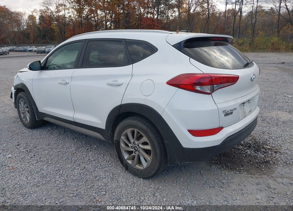 2017 HYUNDAI TUCSON SE VIN: KM8J3CA44HU293741