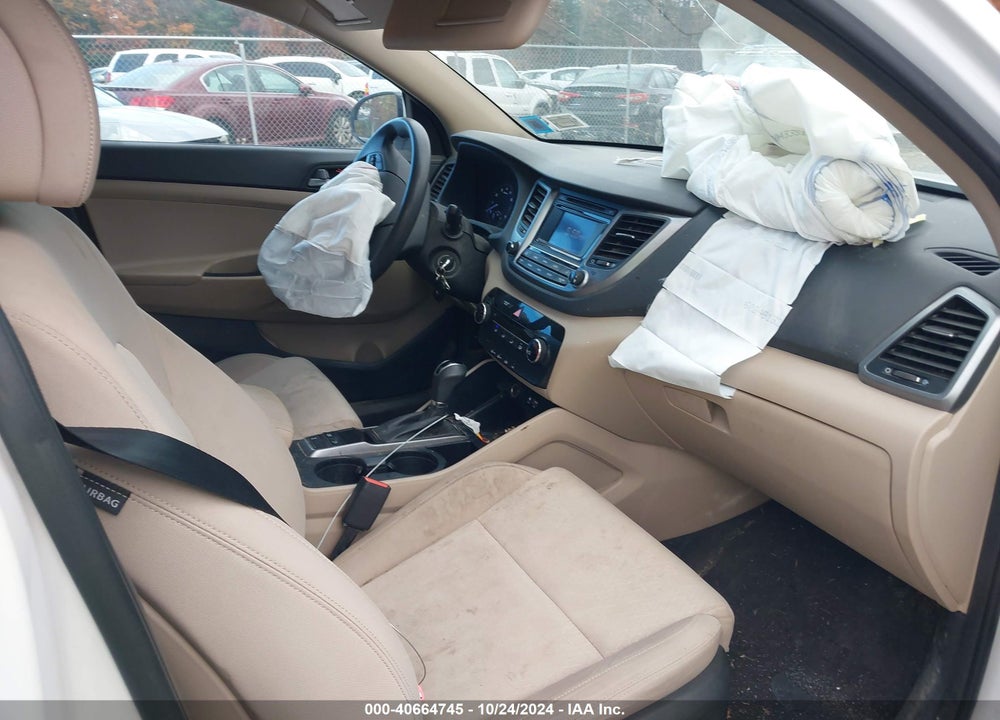 2017 HYUNDAI TUCSON SE VIN: KM8J3CA44HU293741
