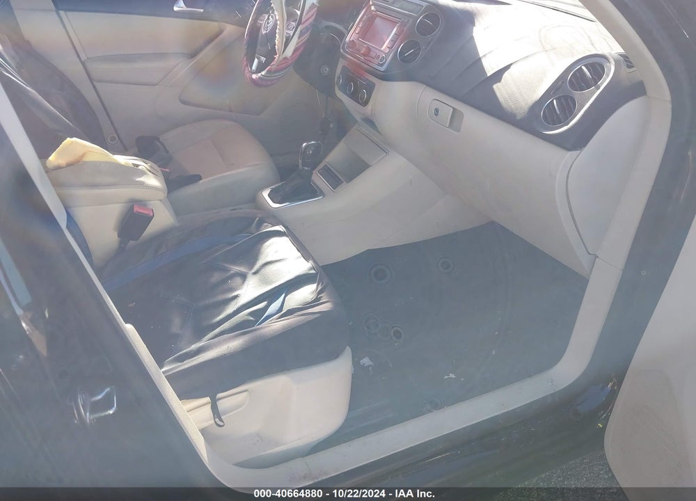 2012 VOLKSWAGEN TIGUAN SE VIN: WVGBV7AX8CW600132