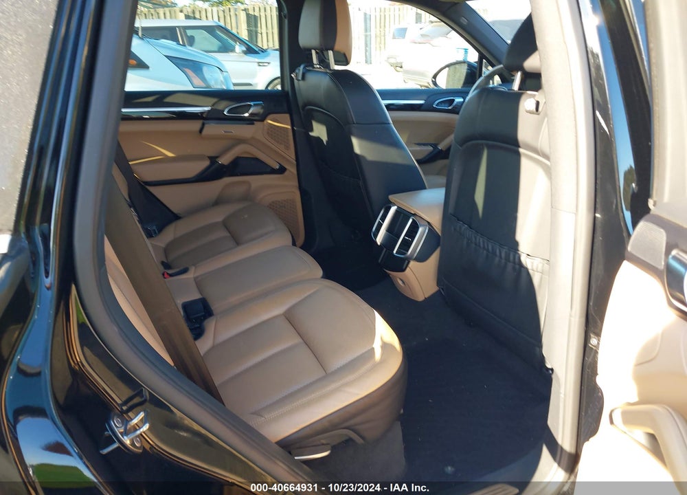 2016 PORSCHE CAYENNE VIN: WP1AA2A26GLA03683