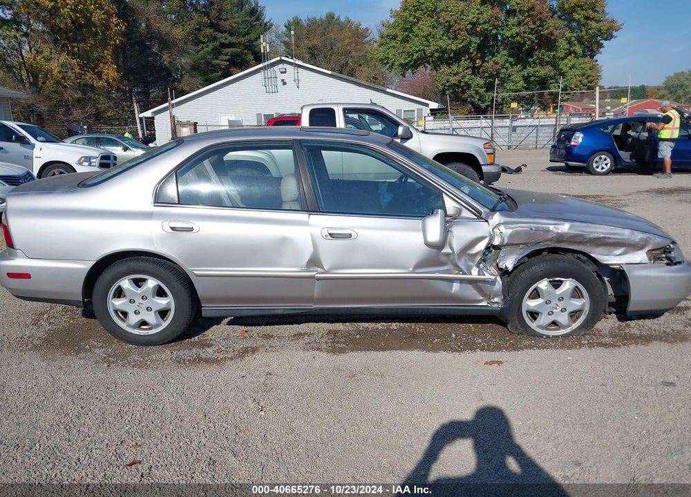 1997 HONDA ACCORD EX V6 VIN: 1HGCE6672VA024597