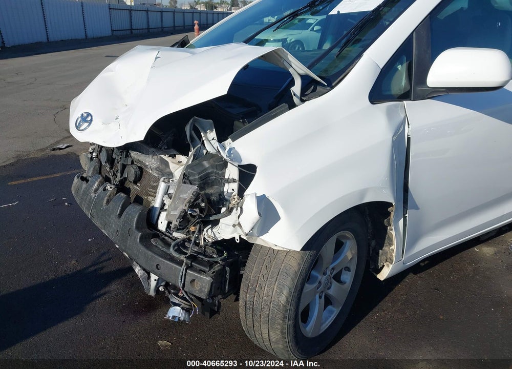 2017 TOYOTA SIENNA LE 8 PASSENGER VIN: 5TDKZ3DC3HS820246