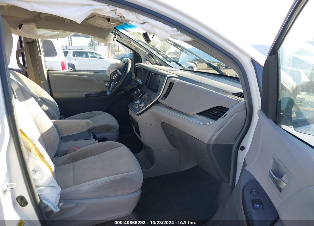 2017 TOYOTA SIENNA LE 8 PASSENGER VIN: 5TDKZ3DC3HS820246