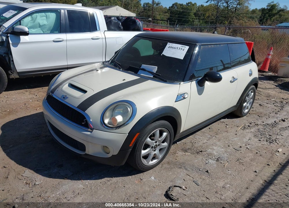 2010 MINI COOPER S VIN: WMWMF7C57ATZ74152