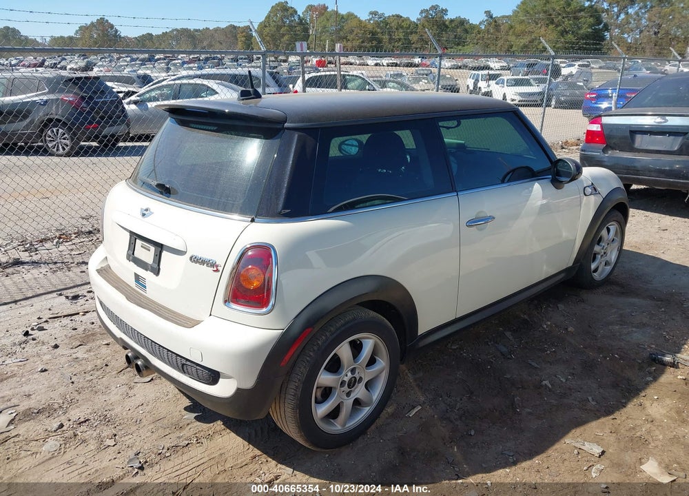 2010 MINI COOPER S VIN: WMWMF7C57ATZ74152