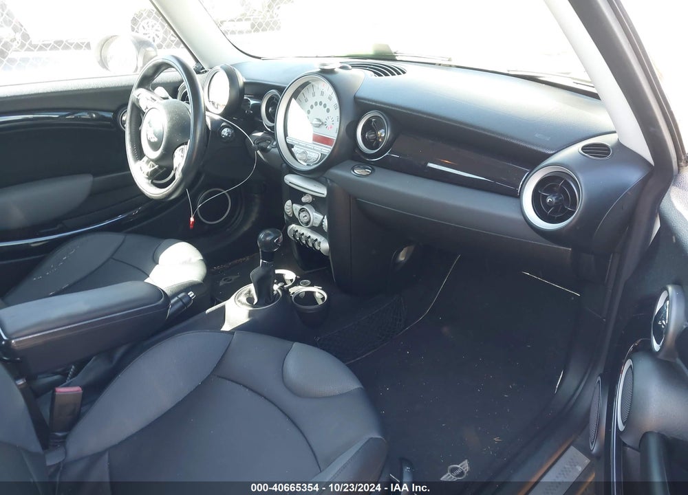 2010 MINI COOPER S VIN: WMWMF7C57ATZ74152