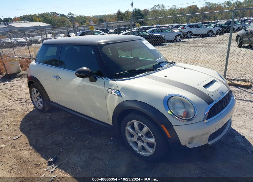 2010 MINI COOPER S VIN: WMWMF7C57ATZ74152