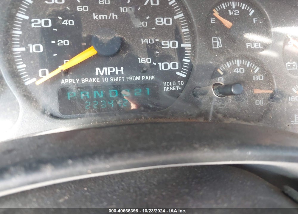 2000 CHEVROLET SILVERADO 1500 LS VIN: 2GCEC19T5Y1110476