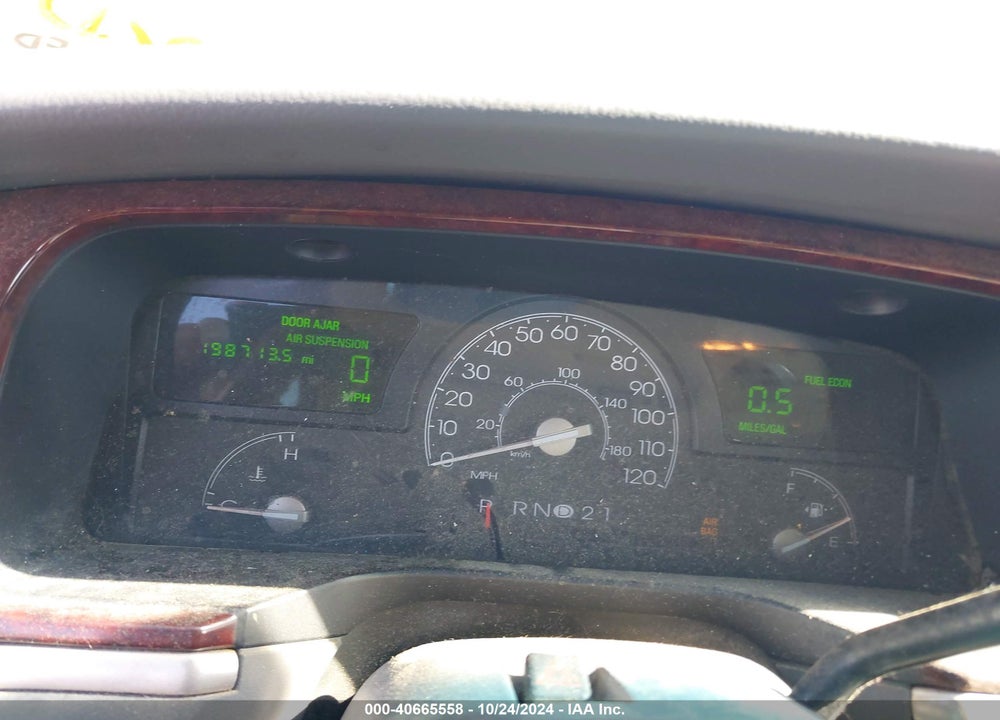 2004 LINCOLN TOWN CAR SIGNATURE VIN: 1LNHM81W64Y652827