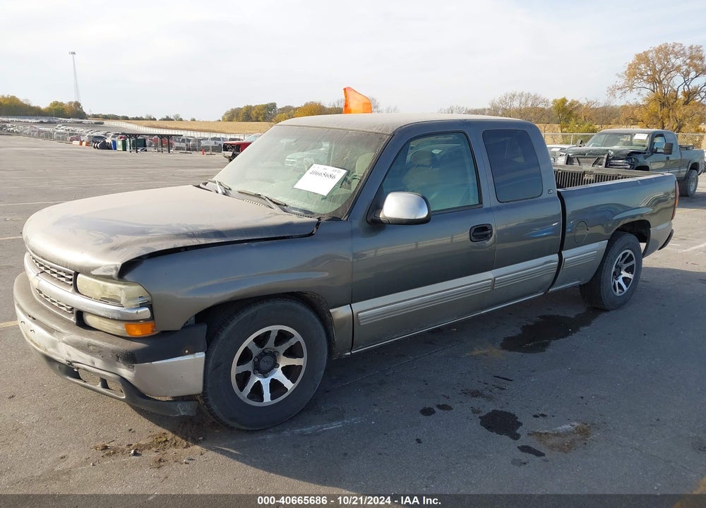 2000 CHEVROLET SILVERADO 1500 LS VIN: 2GCEC19T3Y1163838