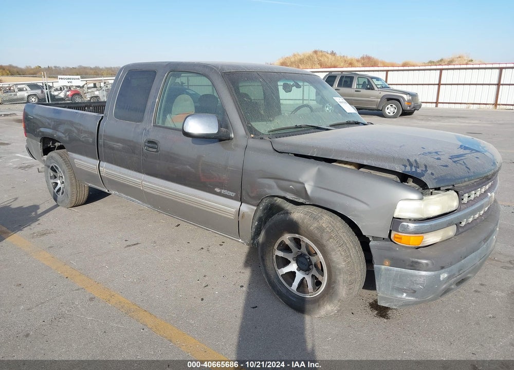 2000 CHEVROLET SILVERADO 1500 LS VIN: 2GCEC19T3Y1163838