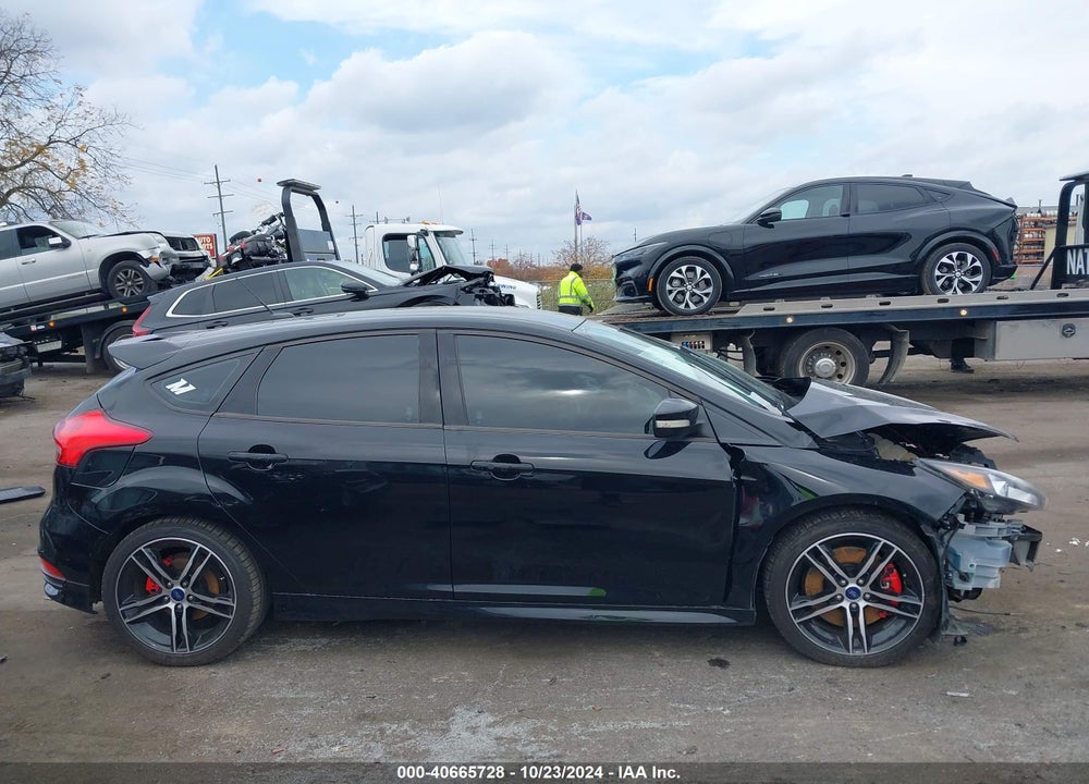 2018 FORD FOCUS VIN: 1FADP3L92JL229956