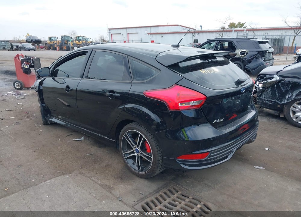 2018 FORD FOCUS VIN: 1FADP3L92JL229956