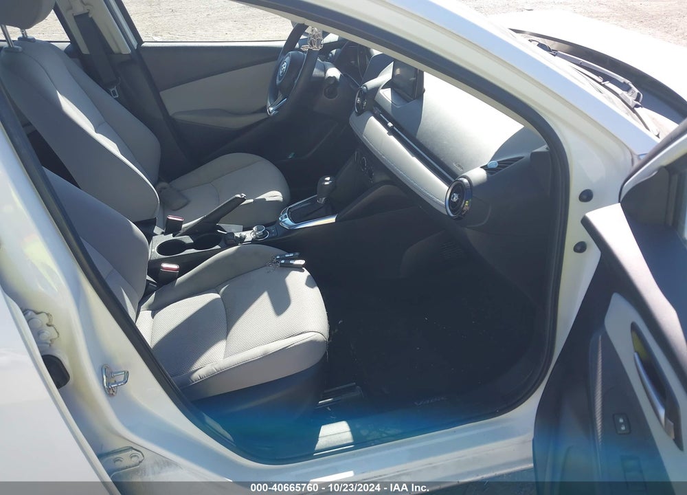 2020 TOYOTA YARIS LE VIN: 3MYDLBJV7LY709132