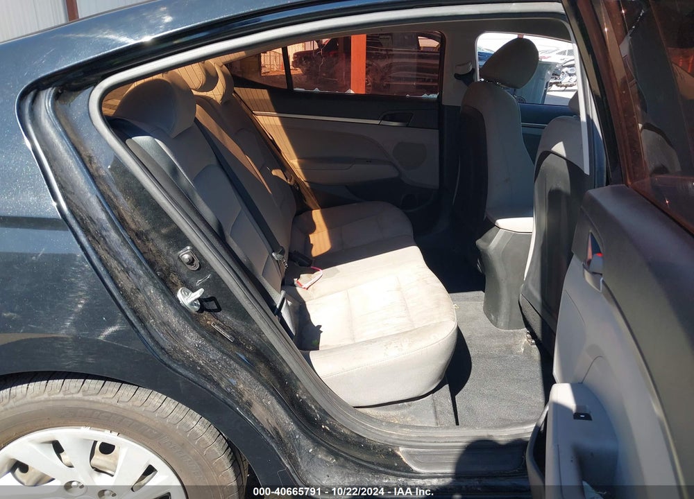 2018 HYUNDAI ELANTRA SE VIN: 5NPD74LF8JH350467
