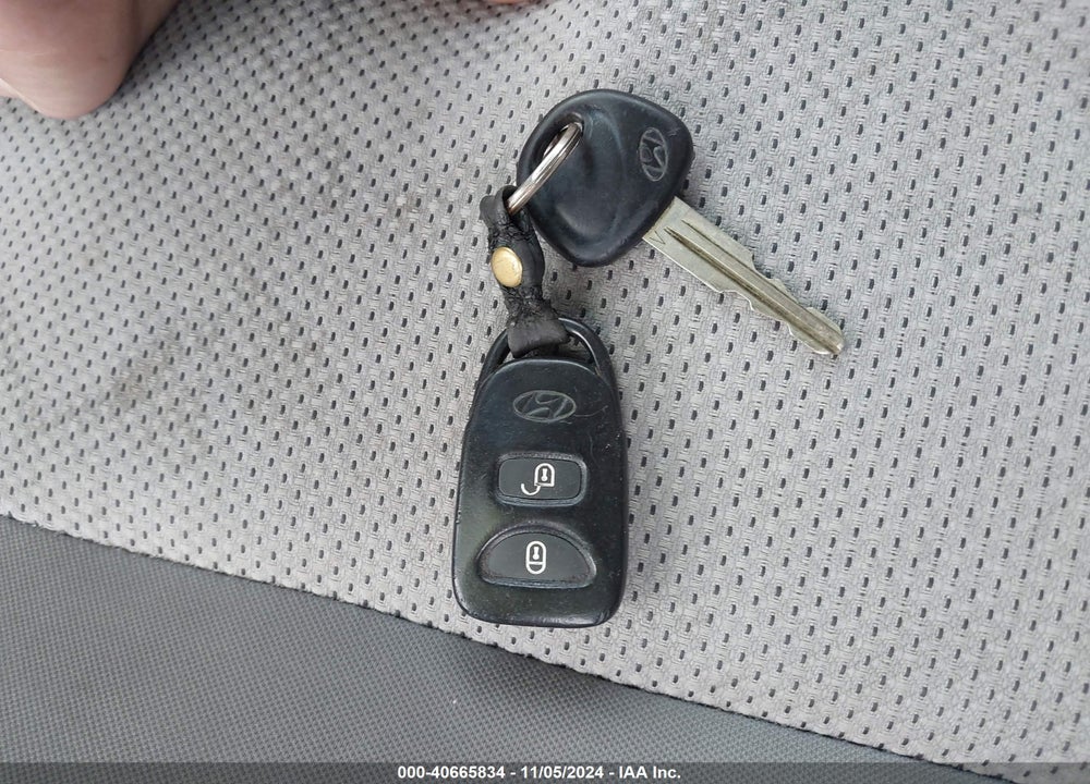 2010 HYUNDAI ACCENT GLS VIN: KMHCN4AC5AU470819