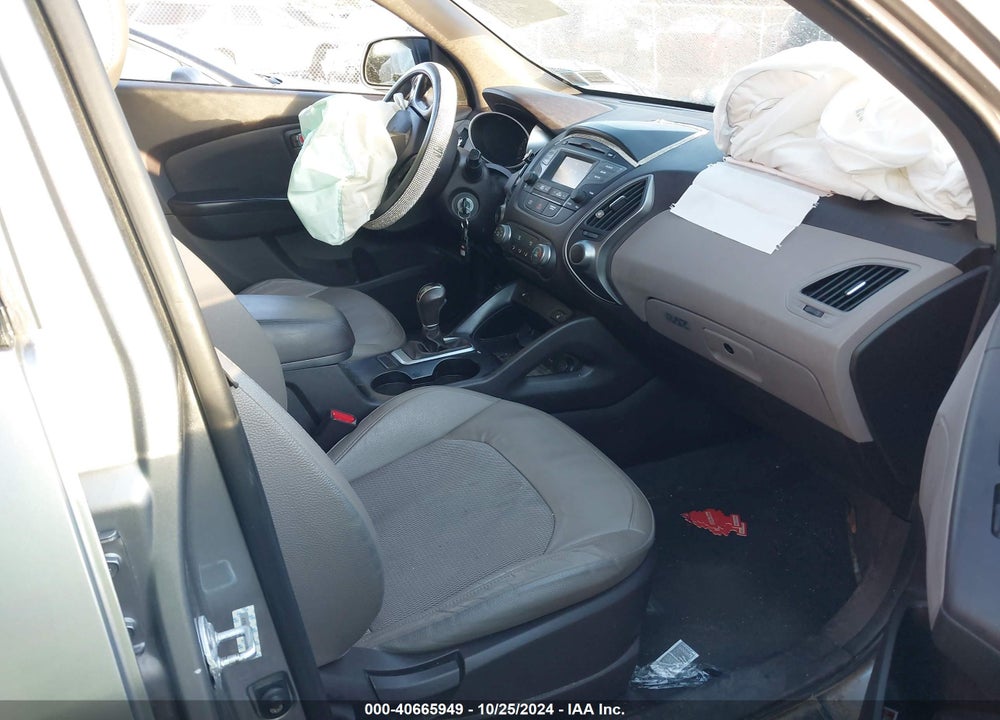 2014 HYUNDAI TUCSON SE VIN: KM8JUCAG2EU929530