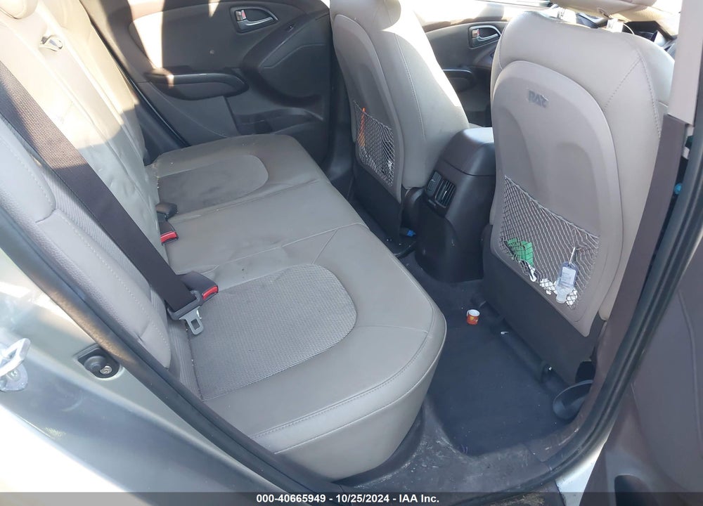 2014 HYUNDAI TUCSON SE VIN: KM8JUCAG2EU929530