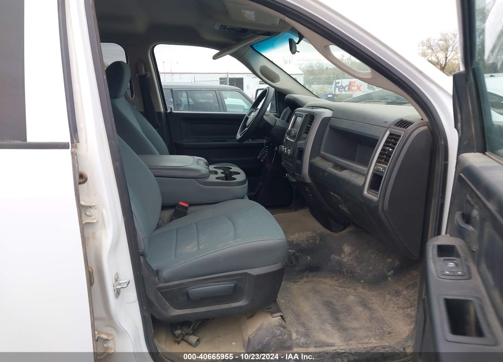2017 RAM 1500 TRADESMAN QUAD CAB 4X4 6'4 BOX VIN: 1C6RR7FT9HS592447