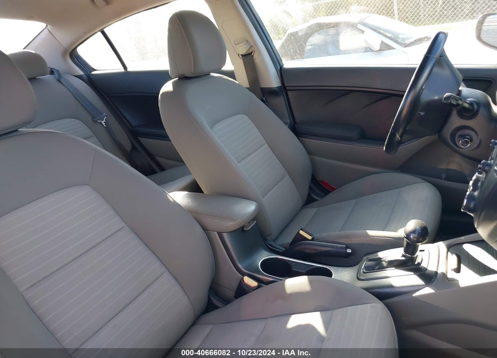 2015 KIA FORTE VIN: KNAFX4A86F5321647
