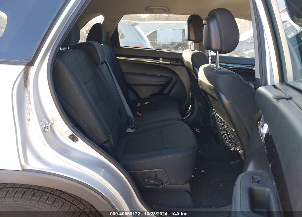 2015 KIA SORENTO LX VIN: 5XYKTDA64FG569477
