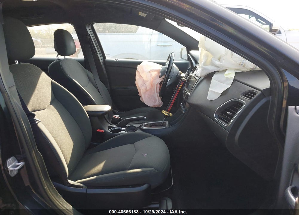 2011 CHRYSLER 200 TOURING VIN: 1C3BC1FB5BN555289