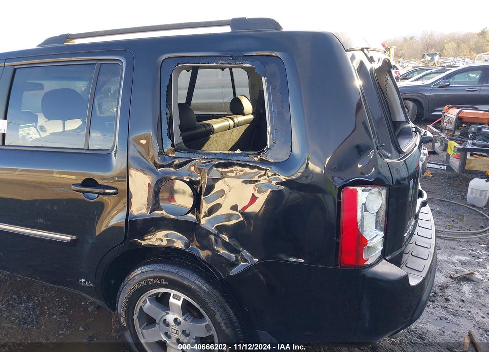 2010 HONDA PILOT TOURING VIN: 5FNYF4H82AB011619