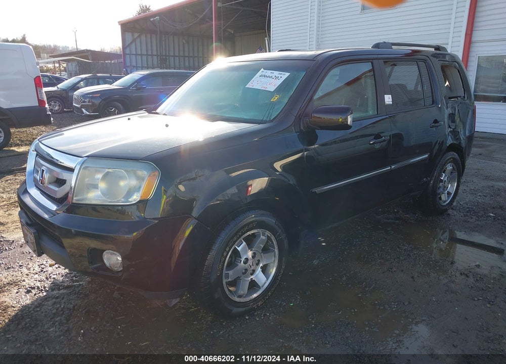 2010 HONDA PILOT TOURING VIN: 5FNYF4H82AB011619