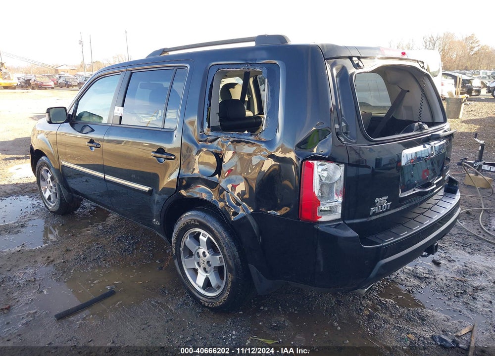 2010 HONDA PILOT TOURING VIN: 5FNYF4H82AB011619