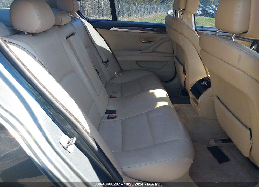 2011 BMW 528I VIN: WBAFR1C53BC738371
