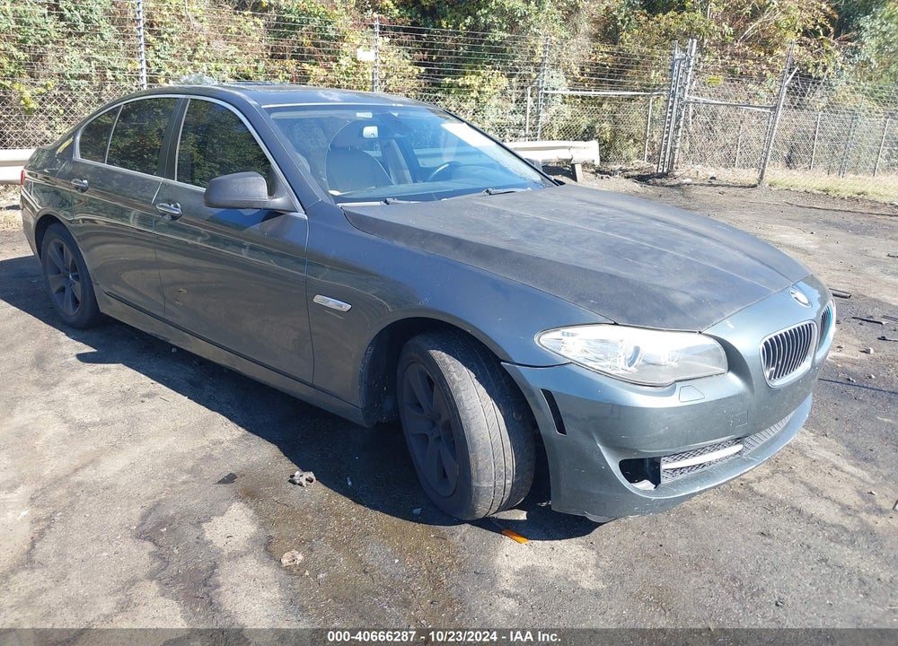 2011 BMW 528I VIN: WBAFR1C53BC738371