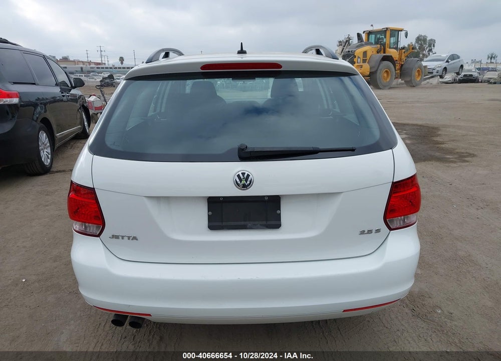 2014 VOLKSWAGEN JETTA SPORTWAGEN 2.5L S/2.5L SE VIN: 3VWPP7AJ7EM604656
